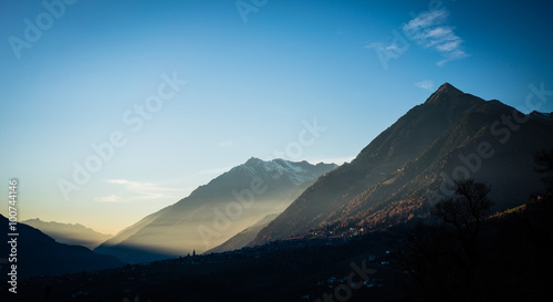 Sonnenuntergang in den Alpen bei Schenna, Südtirol
