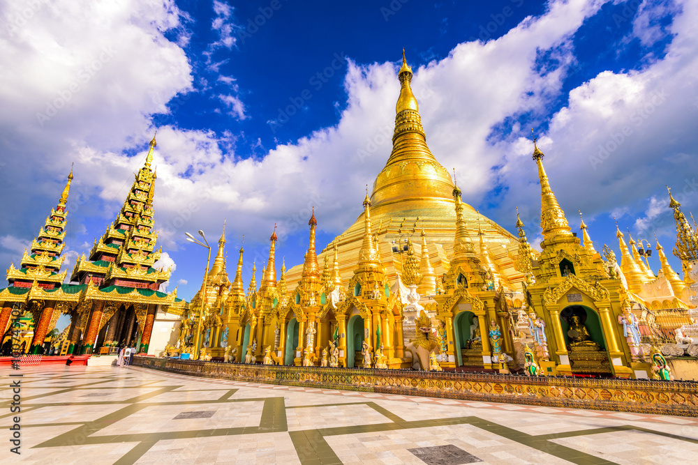 Fototapeta premium Shwedagon Pagoda of Yangon, Myanmar