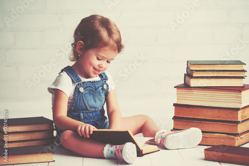 child little girl with books