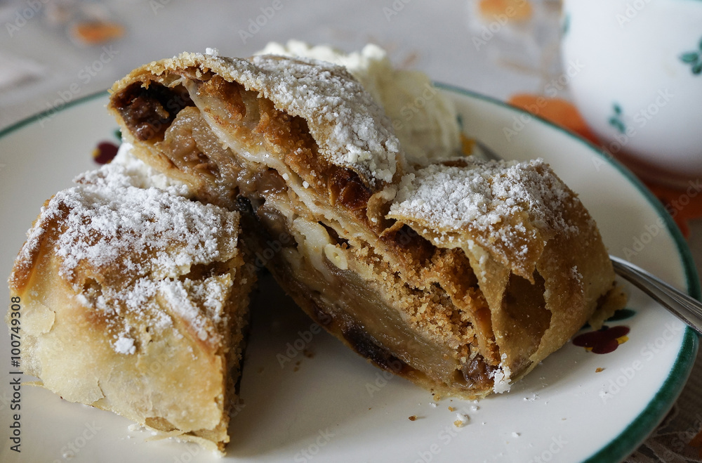 Apfelstrudel