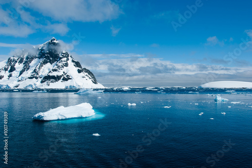 Mountains and ices of Antarctica in a beautiful sunny day © ayamik