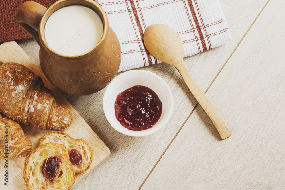 Fototapeta premium milk breakfast with croissants