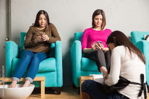 Using smartphones while getting a pedicure