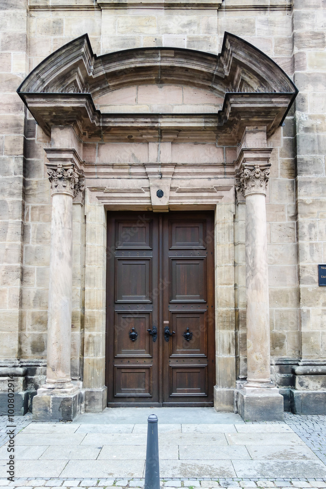 Hauptportal der neustädter Kirche in Erlangen