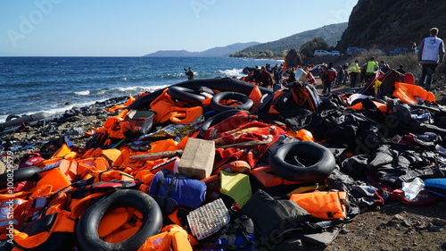 Fotografia Abandoned belongings and life jackets on the shore