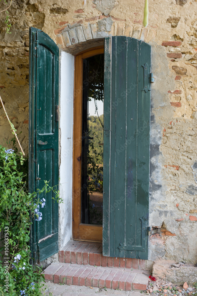 Porta in legno, ingresso vecchia casa rustica Stock Photo | Adobe Stock