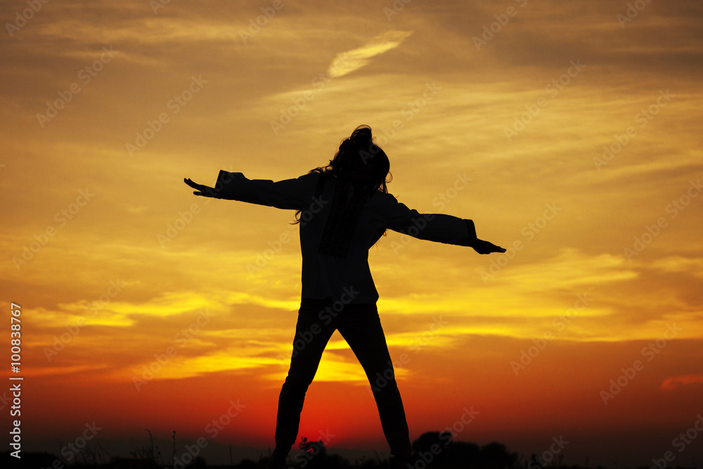 Fototapeta premium Girl at sunset