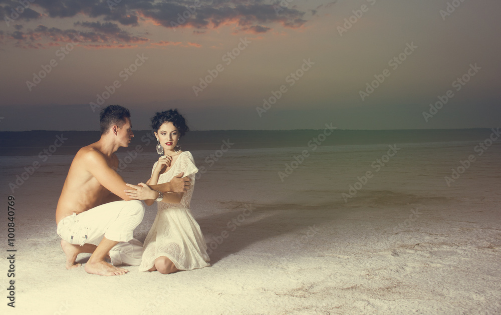 Картинки мужчина и женщина на берегу моря (68 фото)