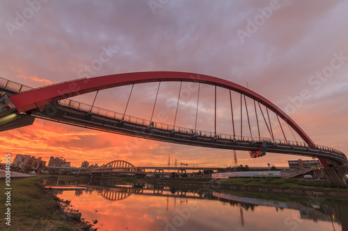 Sunset view of the famous Rainbow Bridge © Kit Leong