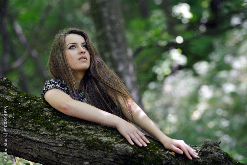 Naklejka premium young woman portrait outdoor