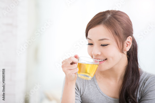 woman drink green tea