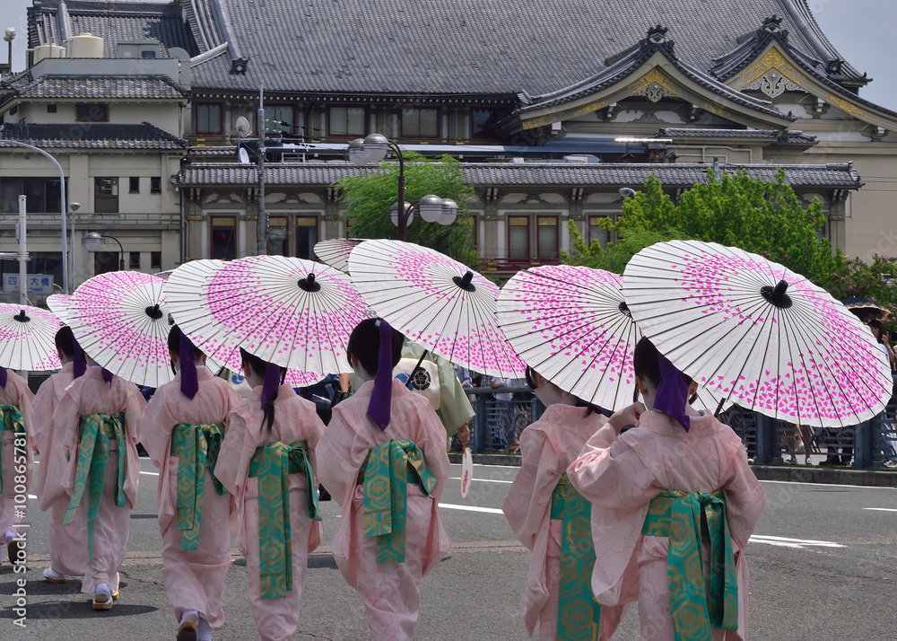 Fototapeta premium 祇園祭 花笠行列, gion festival, parade of girls with parasol, Kyoto Japan.