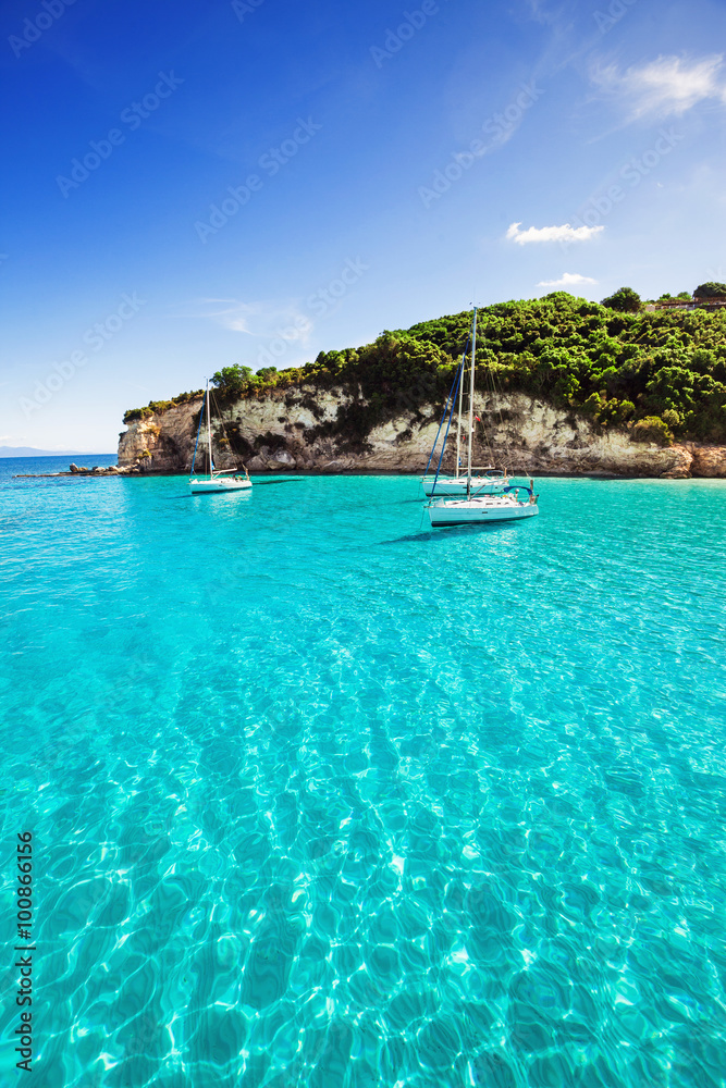 Obraz premium Sailboats in a beautiful bay, Greece