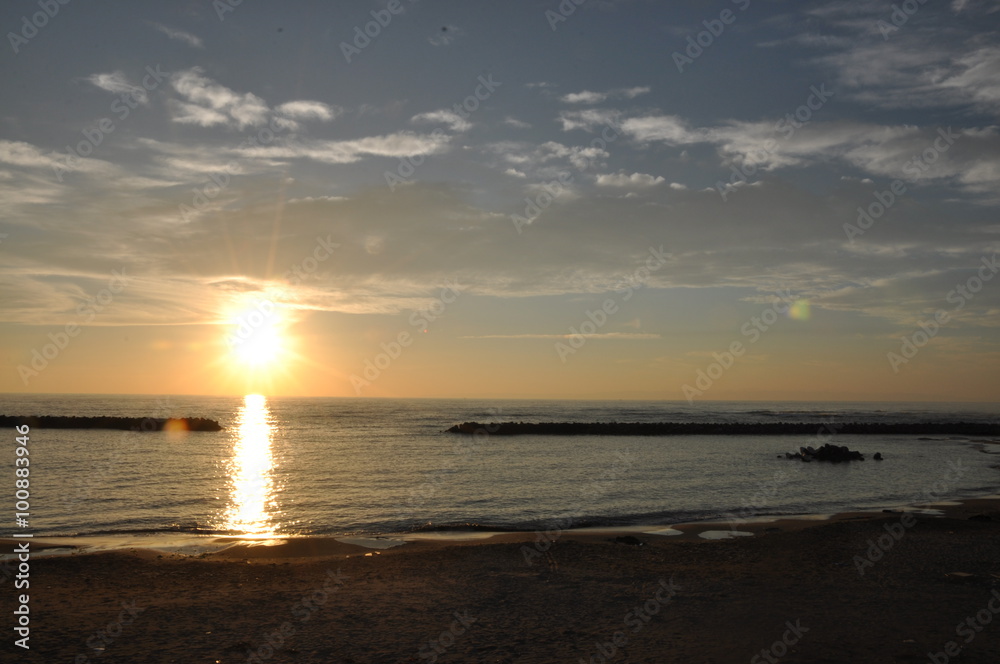 日本海に沈む夕陽 海 空 美しい 新潟 日本海に沈む夕陽 海 空 美しい 新潟
