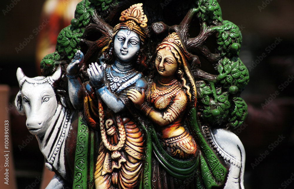 Φωτογραφία Closeup of Indian God and Goddess Sri krisna and Radha  Idol for sale in the mar