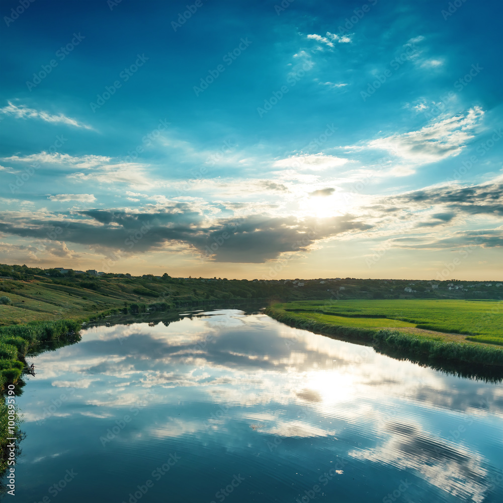 Fototapeta premium blue sunset over river
