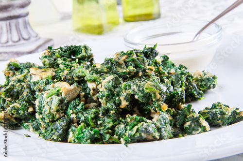 Spinach fried with egg