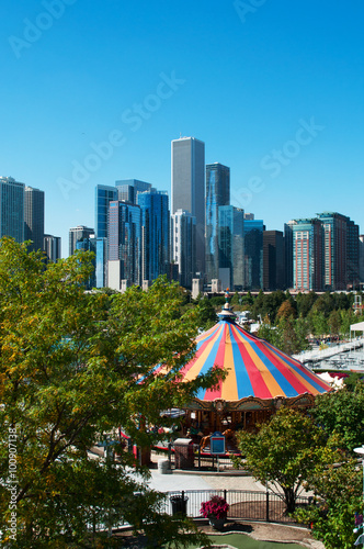 Chicago, Illinois: la giostra e lo skyline, Navy Pier, 23 settembre 2014 photo