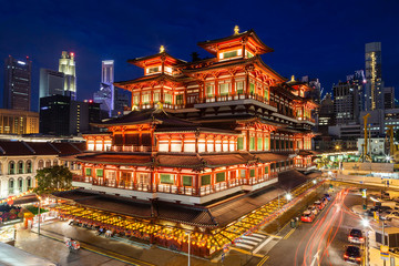 Fotobehang Singapore Chinese tempel Chinatown Singapore bij nacht  © ronniechua