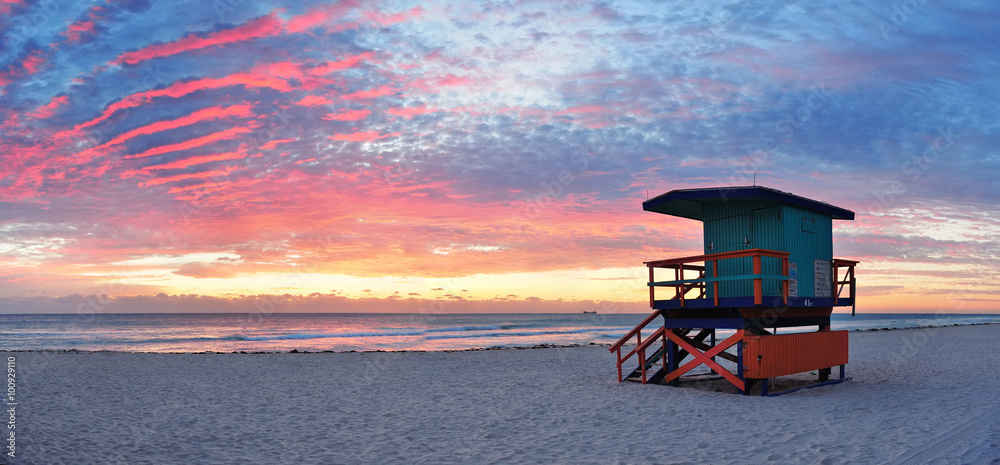Fototapeta premium Wschód słońca w Miami South Beach