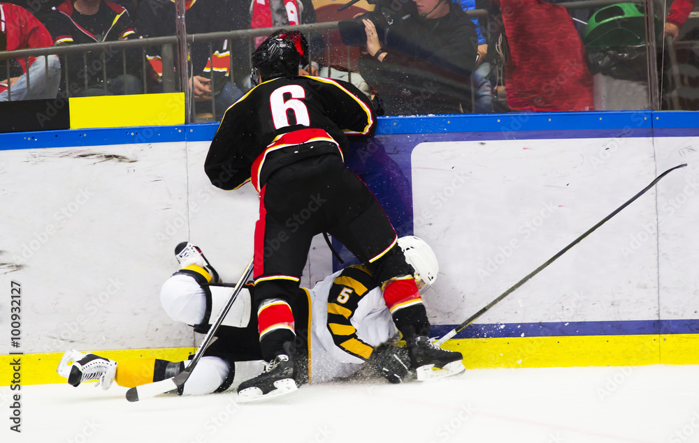 Naklejka premium Ice hockey tackle