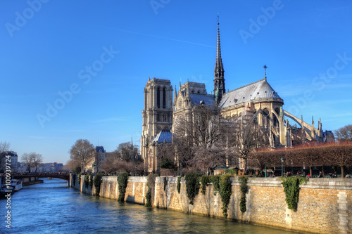 Notre Dame at sunrise - Paris, France © TTstudio