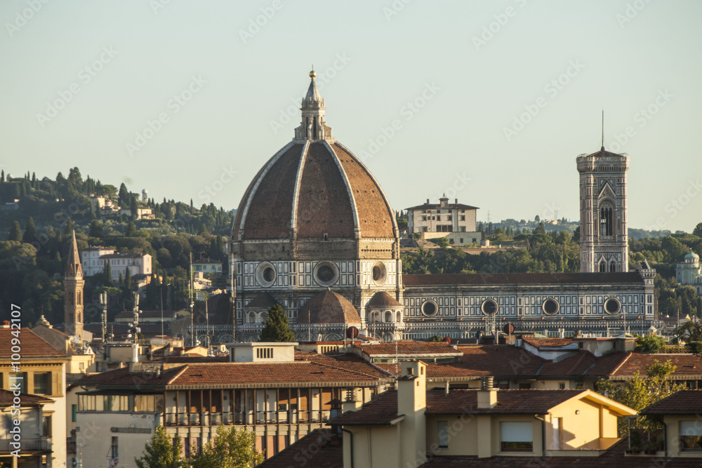 Fototapeta premium Toscana,Firenze,il duomo,e campanile di Giotto con panorama della città.