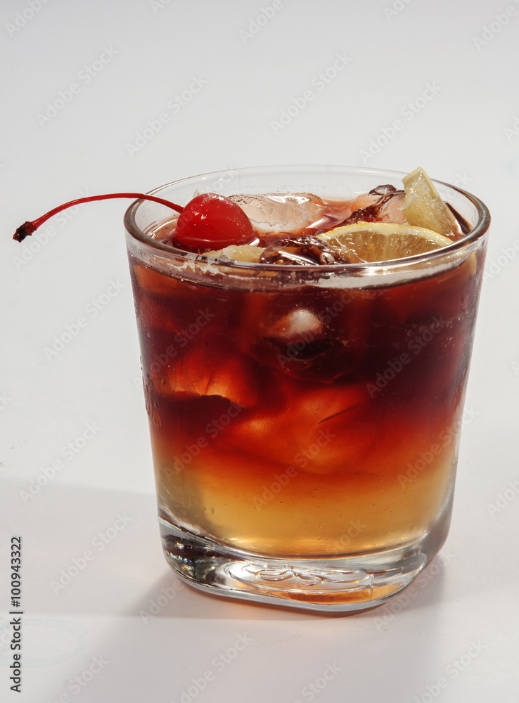 Drink z wisienką