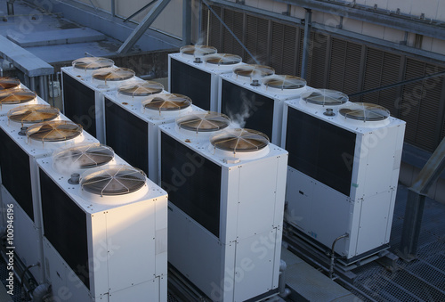 巨大施設の室外機
