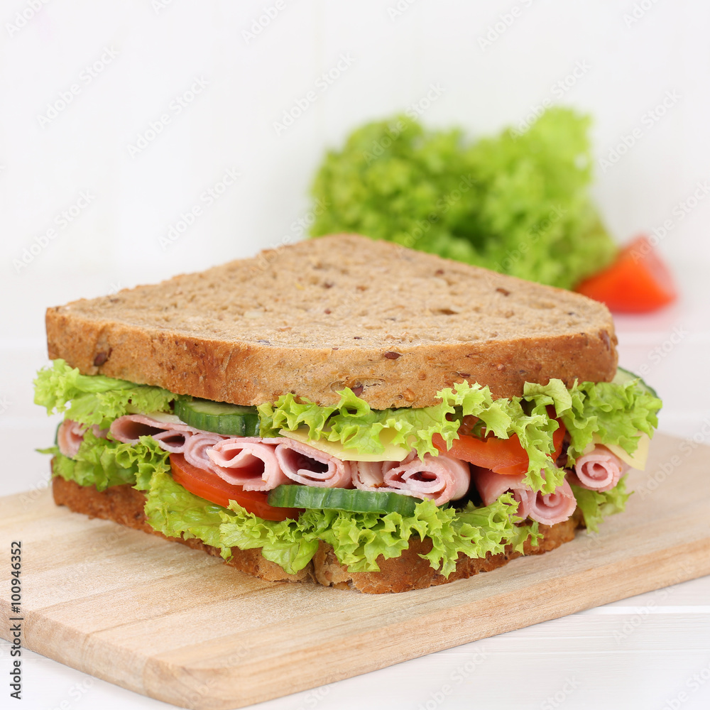 Gesunde Ernährung Sandwich Toast zum Frühstück belegt mit Sch Stock-Foto |  Adobe Stock