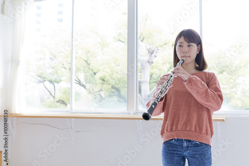 Foto 女性　オーボエ　演奏