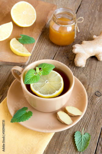 Tea with lemon, ginger, honey and mint