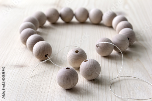 Obraz na płótnie Wooden beads on a wooden background w salonie