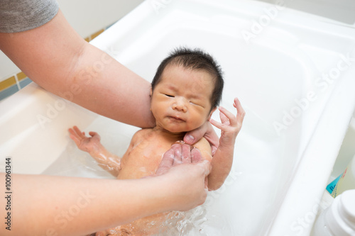 Asian newborn baby having a bath Fototapeta