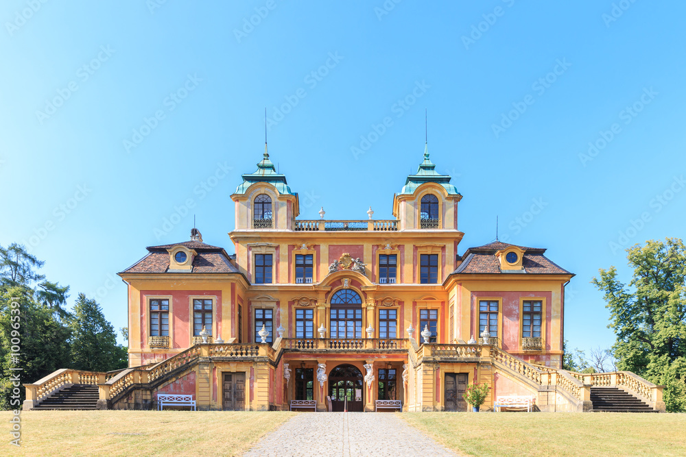 path leading to Favourite Palace of Schloss Ludwigsburg
