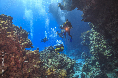 Divers explore cave s