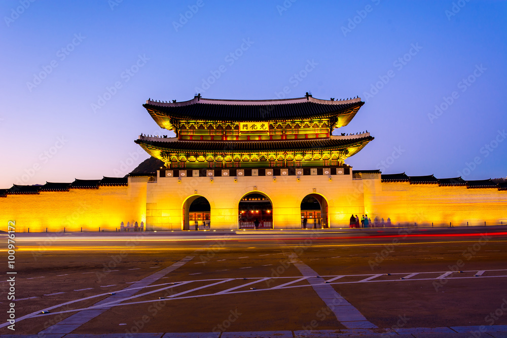 Obraz premium Beautiful Architecture in Gyeongbokgung Palace at Seoul city Kor