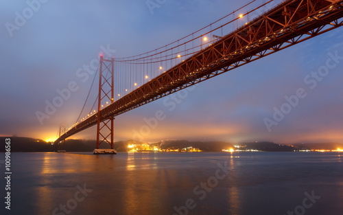 Foggy night looking to the Lisbon bridge © Henrique Silva