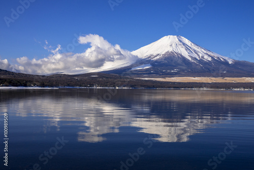山中湖より富士山 © san724