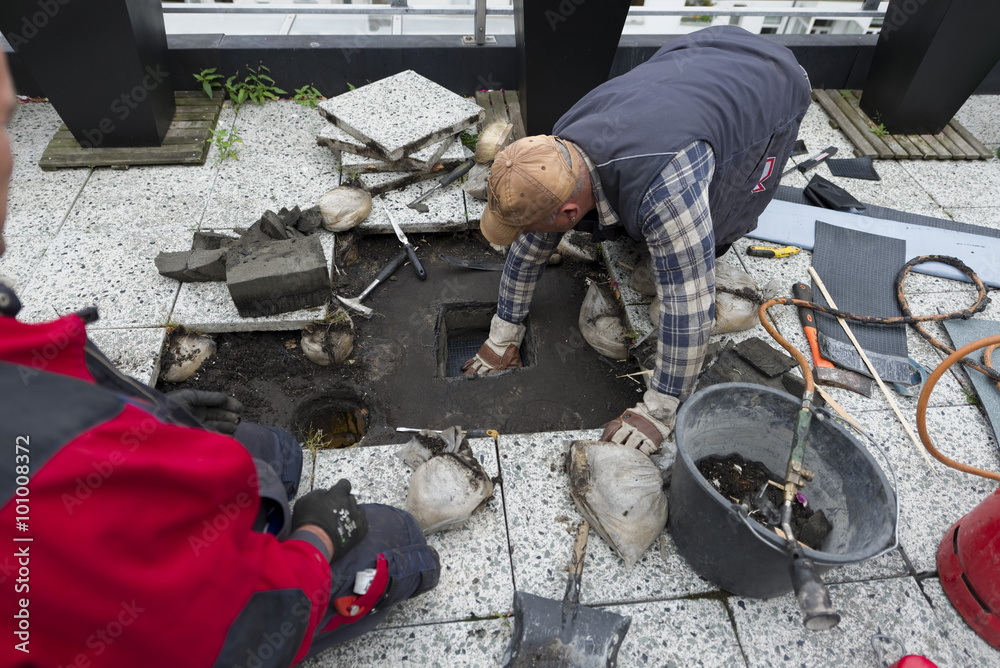 Dachdecker StockFoto Adobe Stock