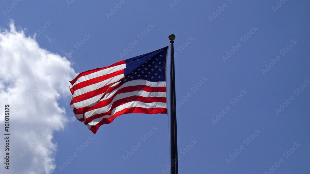 Amerikanische Fahne weht im Wind