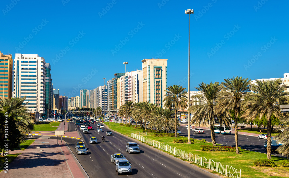 Fototapeta premium Sultan Bin Zayed Pierwsza ulica w Abu Zabi