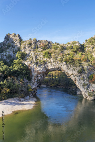 Gorges de l'Ardeche - Pont d´Arc - Vallon (France) © David