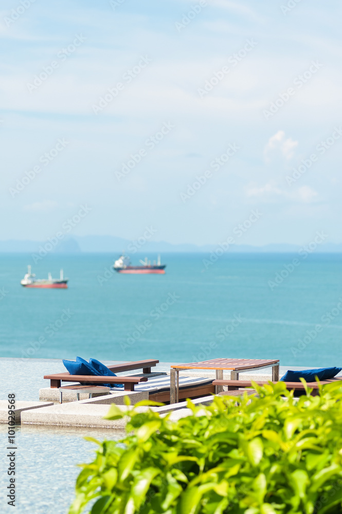 Obraz premium view of the ocean from a tropical resort spa