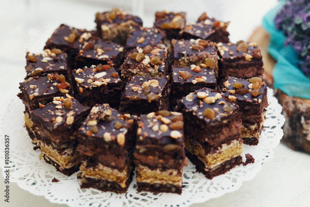A close-up shot of a delicious and tasty fudge chocolate cake wi A close-up shot of a delicious and tasty fudge chocolate cake wi