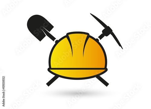 Ein Bauarbeiter Helm mit einer Hacke und einer Schaufel