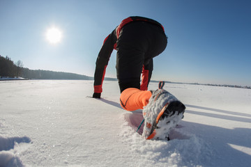 Sierkussen Joggen Hardloper in besneeuwd winterlandschap  © wip-studio