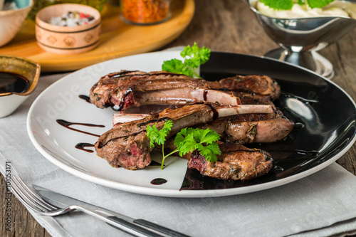 Grilled lamb ribs with sauce