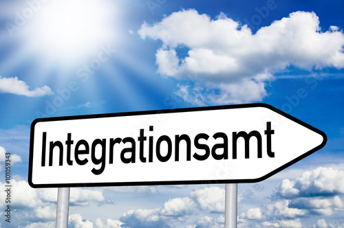 Schild Wegweiser mit Integrationsamt photo