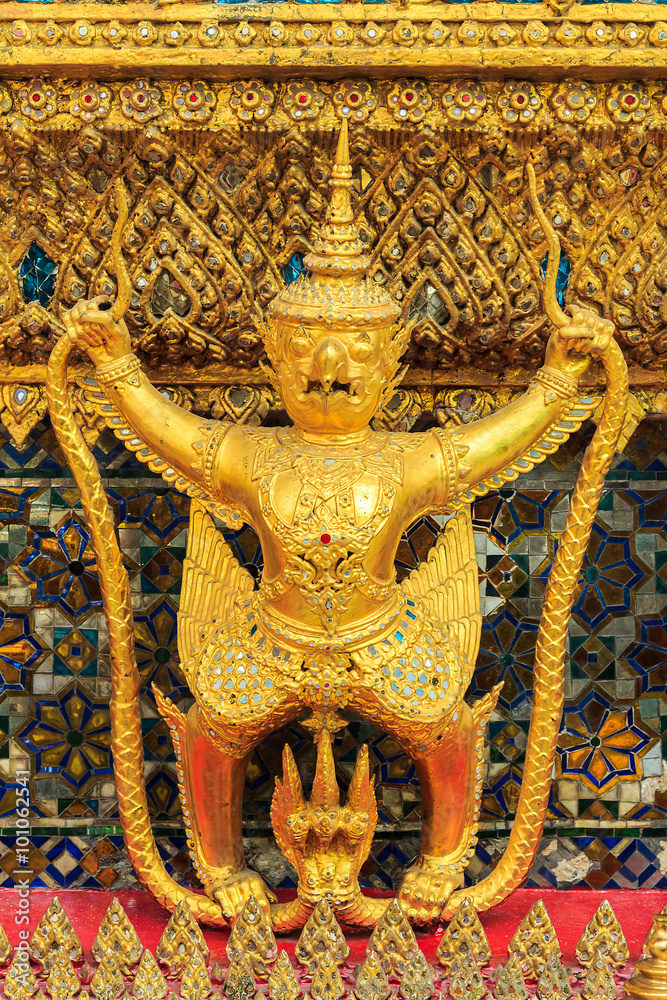 Fototapeta premium Golden Garuda Of Wat Phra Kaew In Bangkok, Thailand